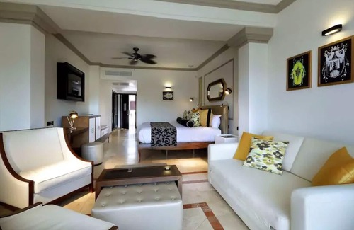 Lucea Apartamento | Gorgeous All Inclusive Resort for up to 6
