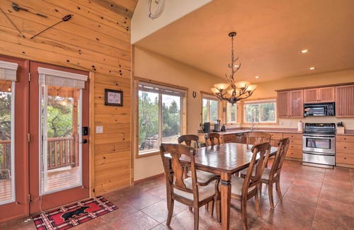 Long Valley Junction Cabina | Gorgeous Alton Cabin w/ Deck + Mountain Views