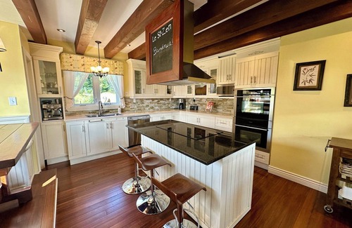 Saint Zenon Chalet De Esquí | Gorgeous and Spacious Cottage in the Heart of Nature