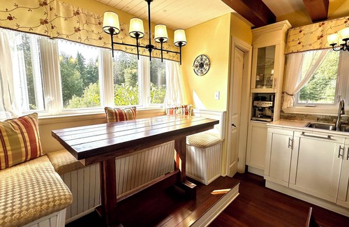 Saint Zenon Chalet De Esquí | Gorgeous and Spacious Cottage in the Heart of Nature