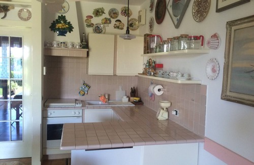 Pacengo Apartamento | Hermoso departamento super amoblado, jardín privado, piscina grande, tenis.