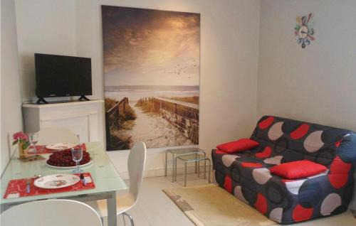 Hirel Apartamento | Gorgeous Apartment In Vildé-La-Marine