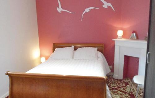 Hirel Apartamento | Gorgeous Apartment In Vildé-La-Marine