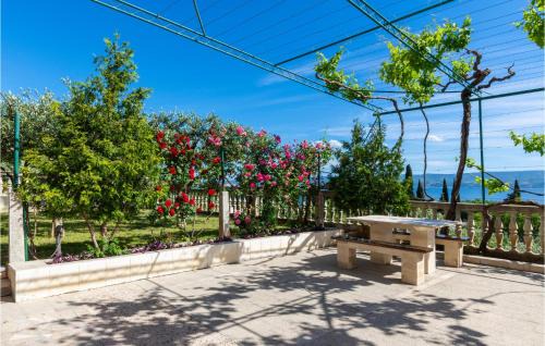 Duce Apartamento | Gorgeous Apartment In Duce With Wifi