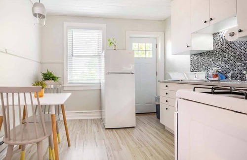 Downtown Wilmington Apartamento | Gorgeous APT w King Bed/full kitchen/prvt laundry