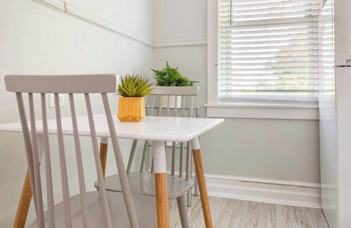 Downtown Wilmington Apartamento | Gorgeous APT w King Bed/full kitchen/prvt laundry