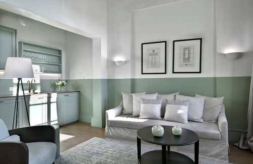 Monastiraki Villa | Gorgeous Athens Apartment | 2 Bedrooms | Apartment Sting | Balcony | Athinaidos