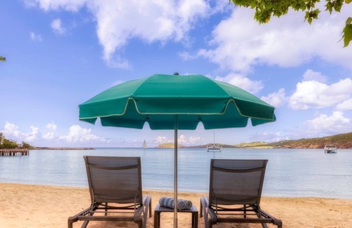 Flag Hill Complejo | GORGEOUS BEACHFRONT FRENCHMANS COVE RESORT OASIS + AMENITIES, 2-BEDROOM VILLA