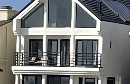 Harbor Casa | Gorgeous Beachfront Long Beach Peninsula/Naples S. L.A. 22 miles from Disneyland