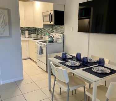 Key Biscayne Apartamento | Gorgeous Beachy Chic Condo in Key Biscayne