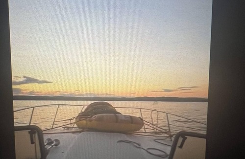 Tallman Alquiler De Eote | Gorgeous Boat - weekend on the water - 2 bdrm Cabin Cruiser-yacht club included