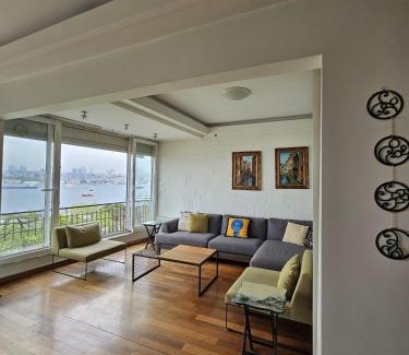 Uskudar Apartamento | Gorgeous Bright 2bed1bath Bosphorus Views! #356
