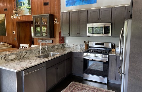 New Fairfield Casa | Gorgeous Candlewood Isle Lake View Home
