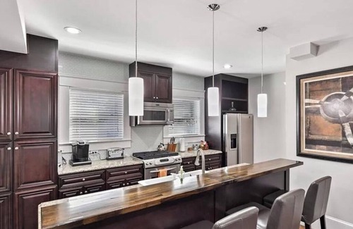 Midtown Casa | Gorgeous Central Modern Midtown 2 Bed Home - Piedmont Park - Parking - Quiet