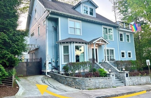 Midtown Casa | Gorgeous Central Modern Midtown 2 Bed Home - Piedmont Park - Parking - Quiet