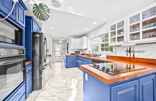 Lake Junaluska Casa | Gorgeous chalet perched on a hill with pool and tennis court access