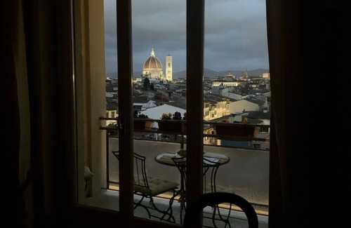 Santa Maria Novella Apartamento | Precioso apartamento con vistas a la ciudad en el centro histórico Wi-FI