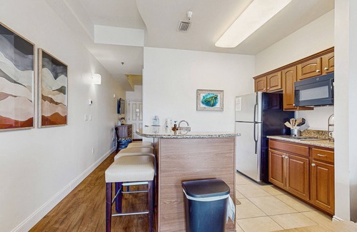 Sunnyside Condominio | Gorgeous coastal home with plenty of space shared pool and easy beach access