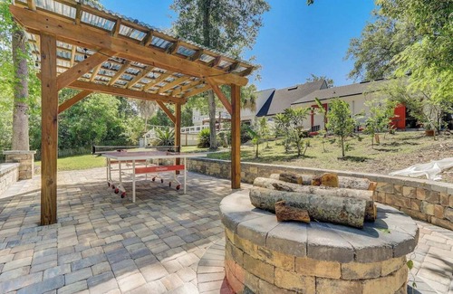 Jacksonville Casa | Gorgeous Colonial House on the Water w/ Pool & Jacuzzi