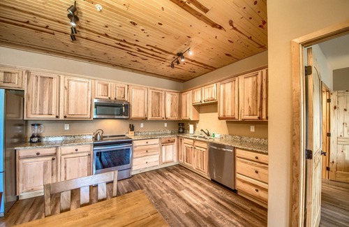 Gruene Condominio | Gorgeous Condo Historic Gruene with pool! Dog friendly!