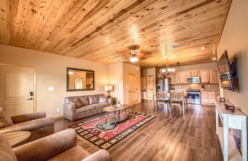 Gruene Condominio | Gorgeous Condo Historic Gruene with pool! Dog friendly!