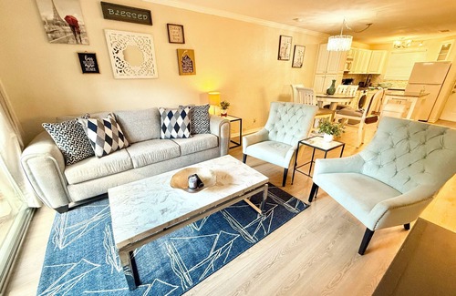 St. Nicholas Condominio | Gorgeous Condo! Very peaceful and Safe!