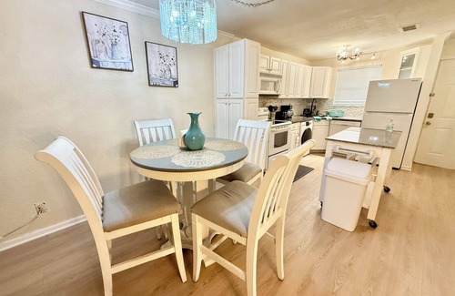 St. Nicholas Condominio | Gorgeous Condo! Very peaceful and Safe!