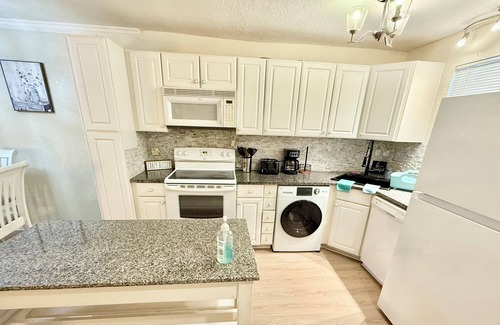 St. Nicholas Condominio | Gorgeous Condo! Very peaceful and Safe!