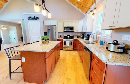 Conway Casa | Gorgeous Conway Home A/C, Hot Tub & Full Game Room