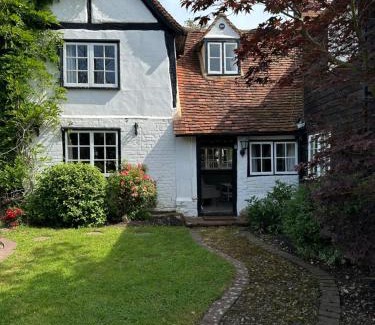 Skirmett Casa | Gorgeous Cottage in Skirmett with Parking