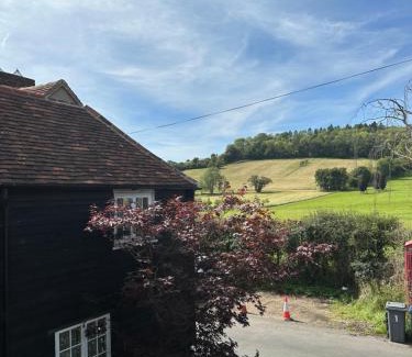 Skirmett Casa | Gorgeous Cottage in Skirmett with Parking
