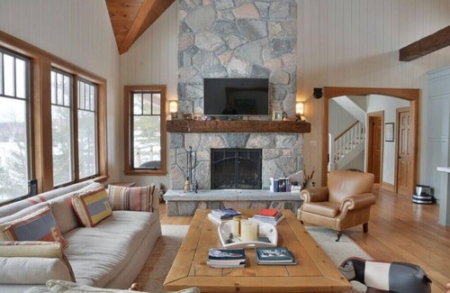 Rosseau Cabaña | Gorgeous Cottage on Lake Rosseau with Picturesque Views!