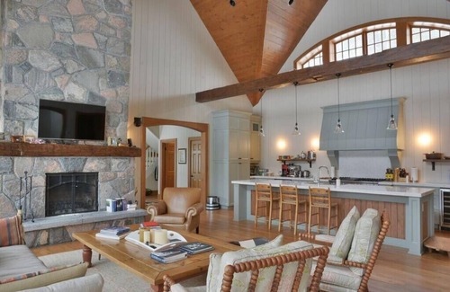 Rosseau Cabaña | Gorgeous Cottage on Lake Rosseau with Picturesque Views!