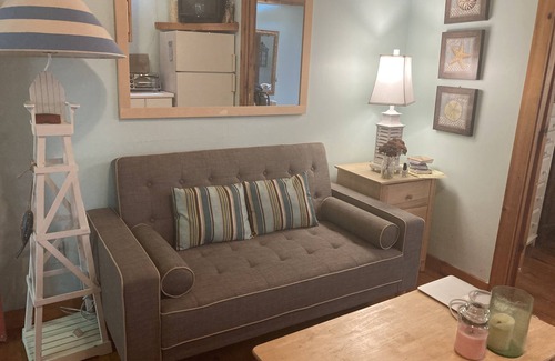 Hyannis Cabaña | Gorgeous Cottage steps from the beach