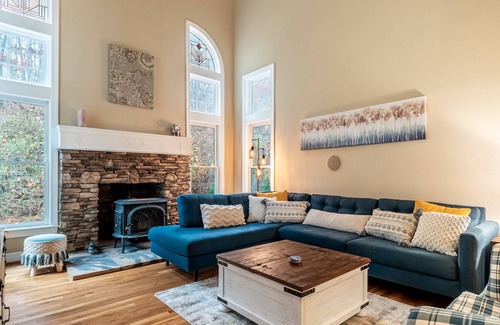Barnardsville Casa | Gorgeous Country Chateau w/mountain views - 20 min to Asheville.