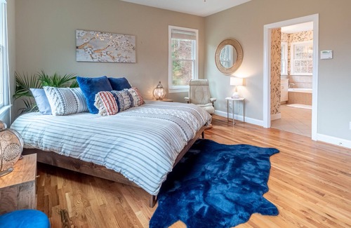 Barnardsville Casa | Gorgeous Country Chateau w/mountain views - 20 min to Asheville.