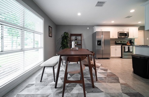Houston Casa | Gorgeous, Cozy, Cheerful 4 Bedroom home in Houston