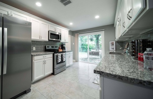 Houston Casa | Gorgeous, Cozy, Cheerful 4 Bedroom home in Houston