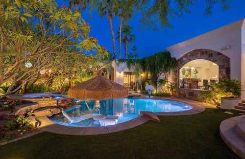 Magnesia Falls Cove Casa | Villa de lujo en Rancho Mirage, a poca distancia del The River & Festival Shuttle