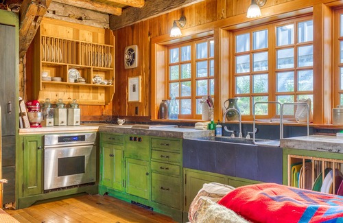 Government Camp Chalet De Esquí | Gorgeous custom-built chalet with fireplace & home office - walk to ski/hiking