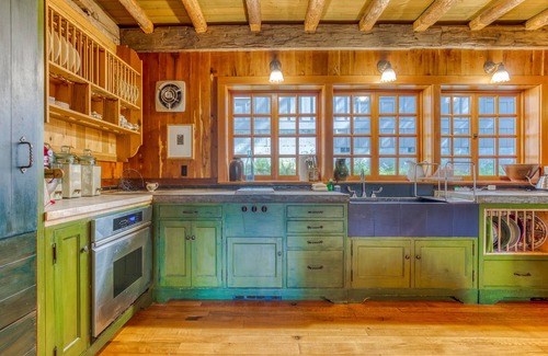 Government Camp Chalet De Esquí | Gorgeous custom-built chalet with fireplace & home office - walk to ski/hiking