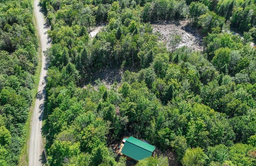 Carrabassett Valley Cabina | Gorgeous dog-friendly home with deck, hot tub, gas fireplace, & spectacular view