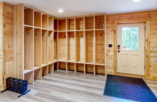 Carrabassett Valley Cabina | Gorgeous dog-friendly cabin with great view, deck, hot tub, & gas fireplace