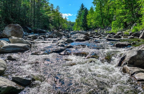 Carrabassett Valley Cabina | Gorgeous dog-friendly cabin with great view, deck, hot tub, & gas fireplace