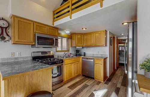 Brookings Cabina | Gorgeous dog-friendly coastal escape with private hot tub, patio & amazing views
