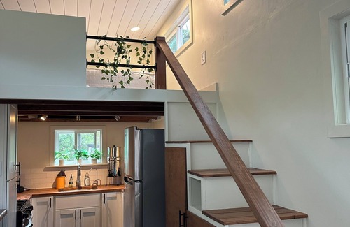 Hilo Cabina | Gorgeous Eco Tiny Home on Organic Farm Within 5 Minutes of Downtown Hilo.