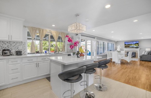 Orange Casa | Gorgeous Family Home, Just 8 mins from Disneyland