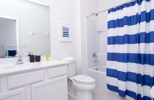 Kissimmee Casa | Gorgeous Family Home! Sleeps 28 BLV103