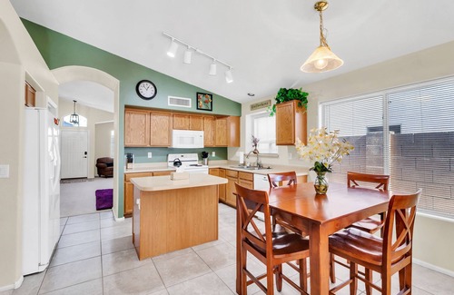 Litchfield Park Casa | Gorgeous family home five minutes from State Farm Stadium!