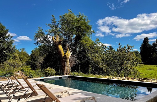 Saint-Priest-Ligoure Casa | Gorgeous family house in the green hills of the Limousin.